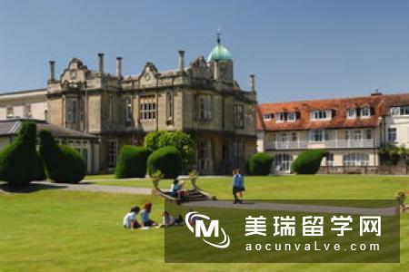 英国留学生活租房与住校你偏向哪个?