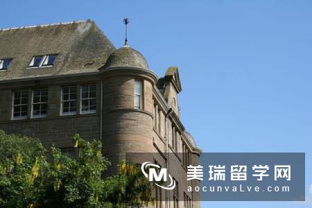 前往英国皇家大学留学好不好?