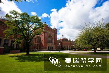 英国共有多少所大学？