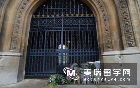 去英国特威克南圣玛丽大学需要多少学费？