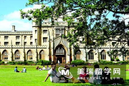 2018英国萨里大学本科生活费解析