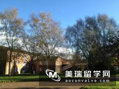 英国华威大学研究生留学一年需要多少费用？