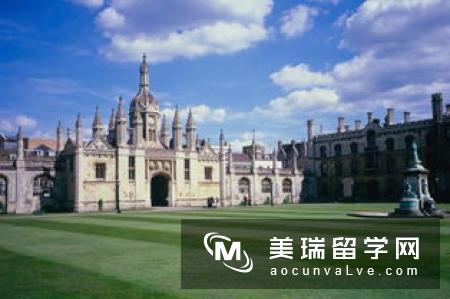 2018年英国萨里大学费用是多少？