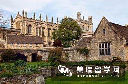 英国牛津大学学费高吗？