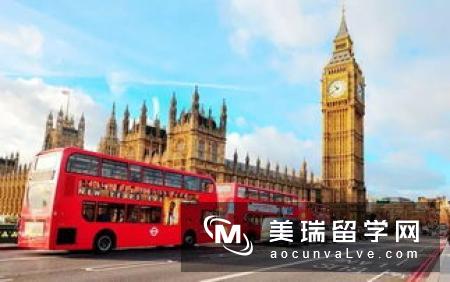 英国读大学一年多少钱?