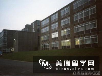 英国格拉摩根大学