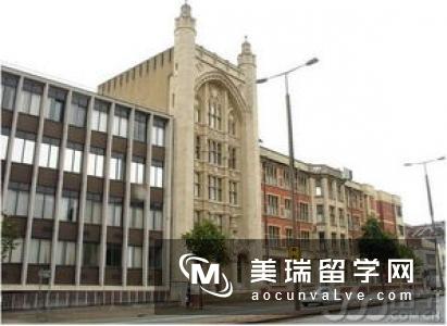 英国白金汉大学