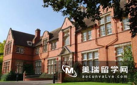 英国留学性价比最高的5所名校及优势专业